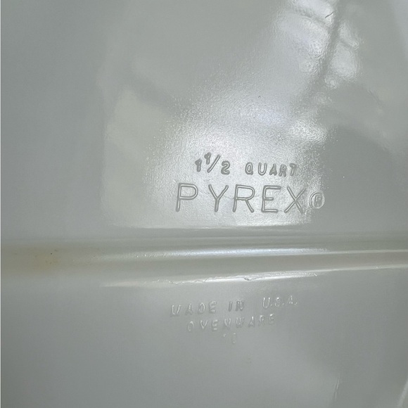 Pyrex Glass Divided Baking Dish with Lid, vintage, 1.5 quart, EUC - Picture 8 of 8